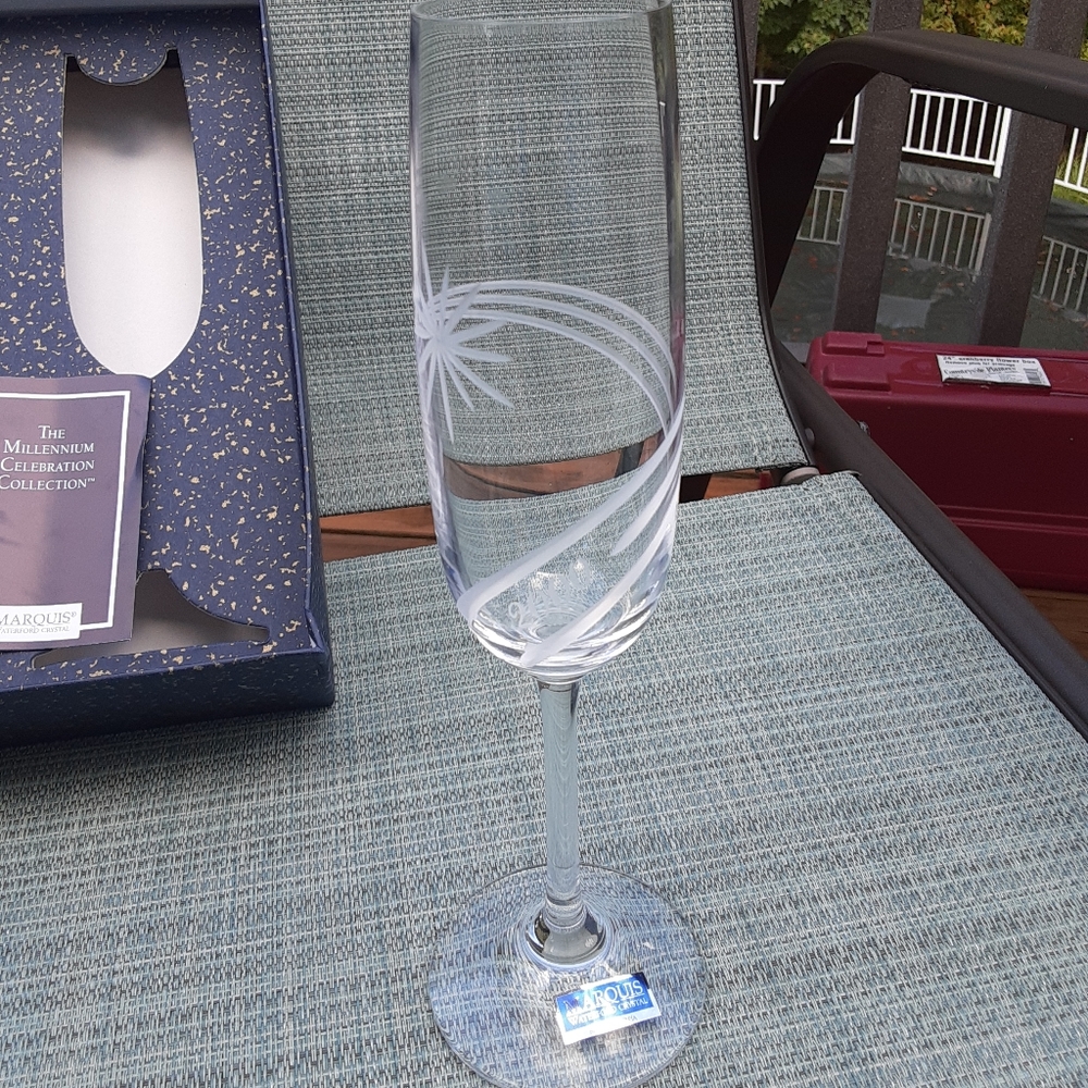 Waterford Crystal 20 yr anniversary flutes - Picture 3 of 5